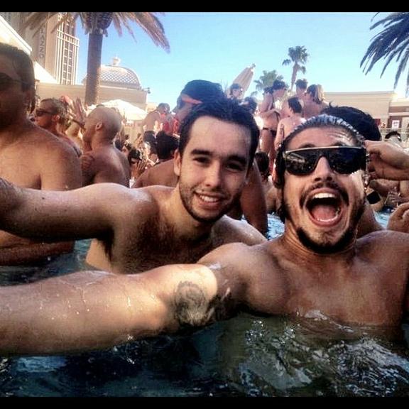 De férias, Caio Castro curte a vida em Las Vegas