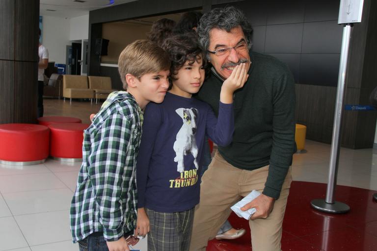 Paulo Betti com o filho João e um amiguinho