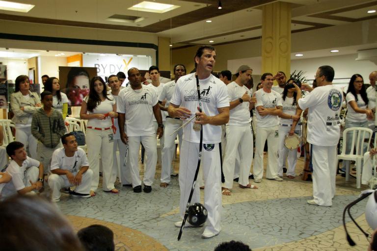 Beto Simas se apresenta em festival de capoeira no Rio