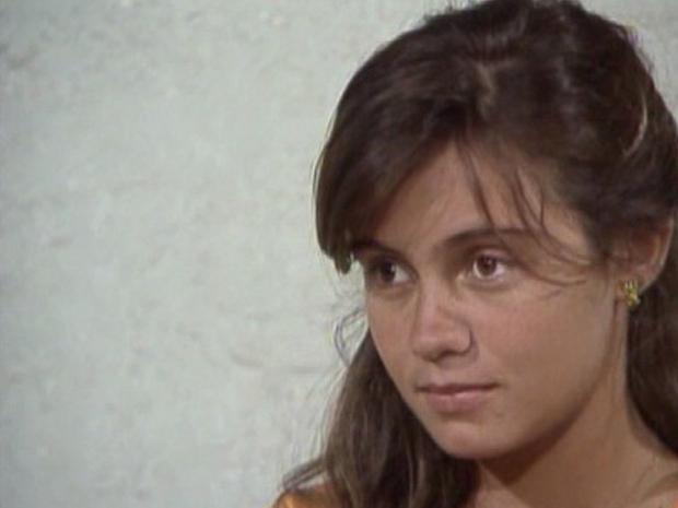 Adriana Esteves como Tininha em sua novela de estreia, 'Top Model'