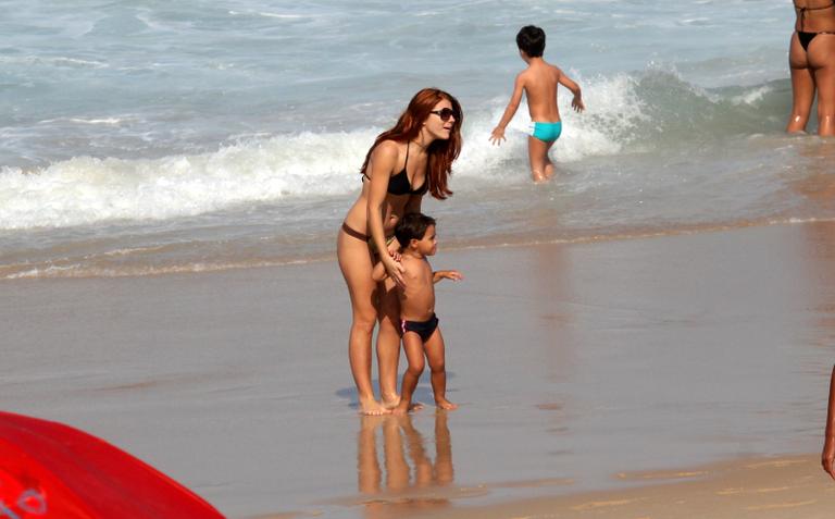 Mariah Rocha com o filho João Pedro