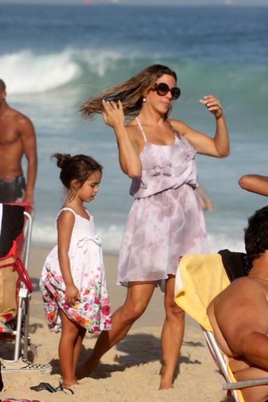 Vitor Belfort curte praia do Rio de Janeiro ao lado da família