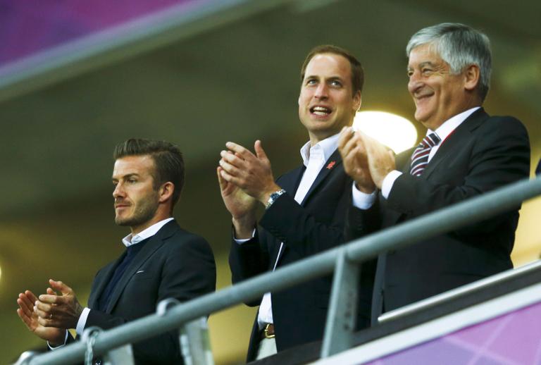 David Beckham e Príncipe William assistem ao jogo da seleção inglesa de futebol masculino