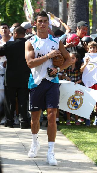 Fãs cercam concentração do clube espanhol Real Madrid em Beverly Hills, Estados Unidos. Kaká e Cristiano Ronaldo atuam pela equipe