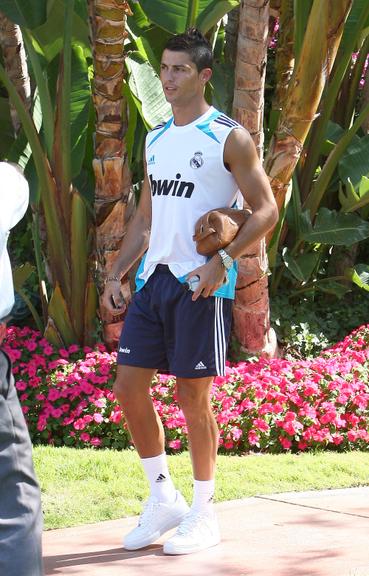 Fãs cercam concentração do clube espanhol Real Madrid em Beverly Hills, Estados Unidos. Kaká e Cristiano Ronaldo atuam pela equipe