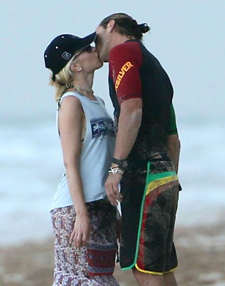 Gwen Stefani curte família em uma praia da Flórida, nos Estados Unidos