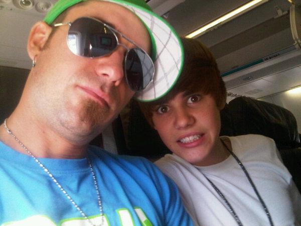 Jeremy Jack Bieber, pai de Justin Bieber, trabalhava com construção civil antes do seu filho se transformar em um fenômeno teen 