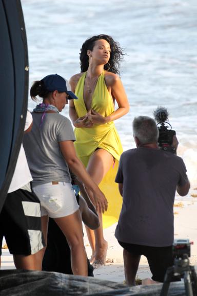 Rihanna faz campanha publicitária de turismo da ilha de Barbados, sua terra natal