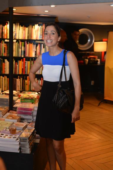 Camila Pitanga no lançamento do livro do chef Claude Troisgros