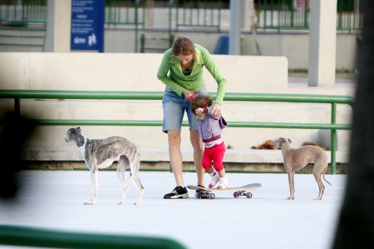 Betty Gofman com a filha e seus pets