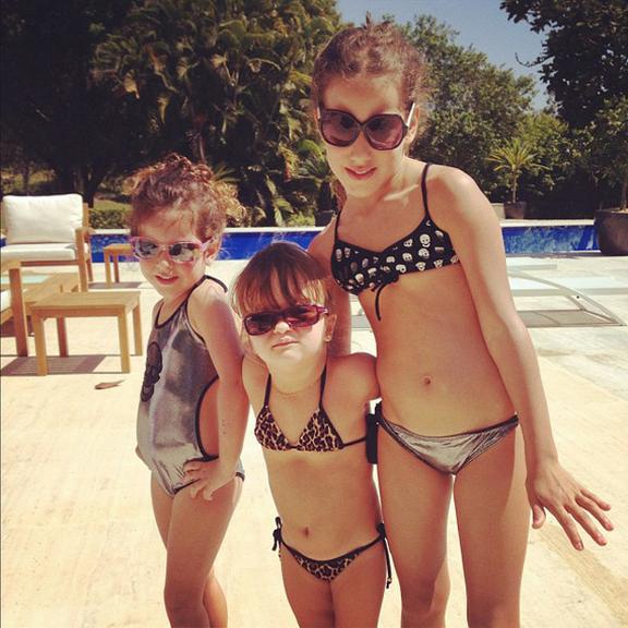 Rafaella Justus curte dia de piscina com as filhas de Rodrigo Faro