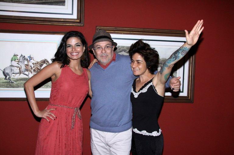 Emanuelle Araújo e a banda Moinho se apresentam em jantar beneficente no Rio