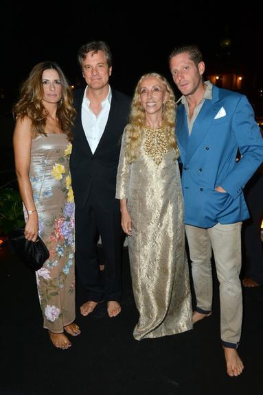 Colin Firth e Livia com amigos no Festival de Cinema de Veneza