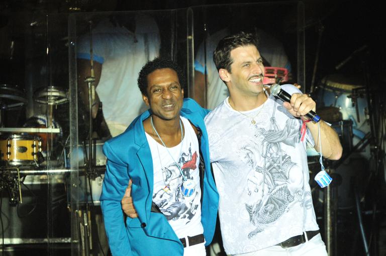 Luiz Miranda e Henri Castelli apresentam a volta de Tatau à banda Araketu em Salvador