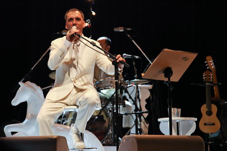 Arnaldo Antunes celebra 30 anos de carreira com show em São Paulo