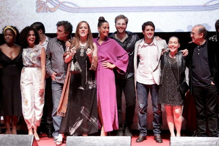 Elenco se diverte em festa de lançamento da novela 'Lado a Lado'