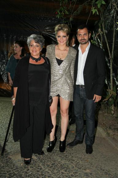 Leandra Leal com a mãe, a atriz Ângela Leal, e o namorado Alê Yousse