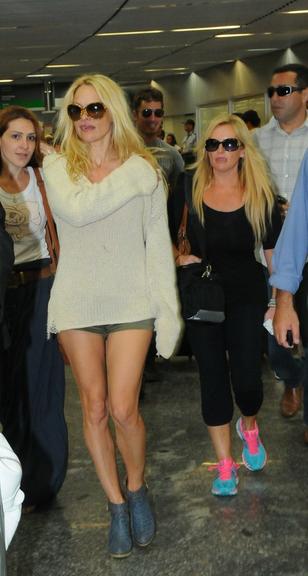 Pamela Anderson chega ao Rio de Janeiro