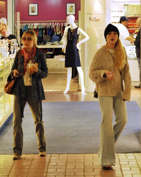 O look de Lindsay Lohan no shopping