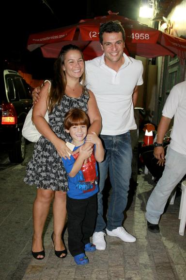 Rodrigo Lombardi com a mulher, Betty Baumgarten, e o filho do casal, Rafael