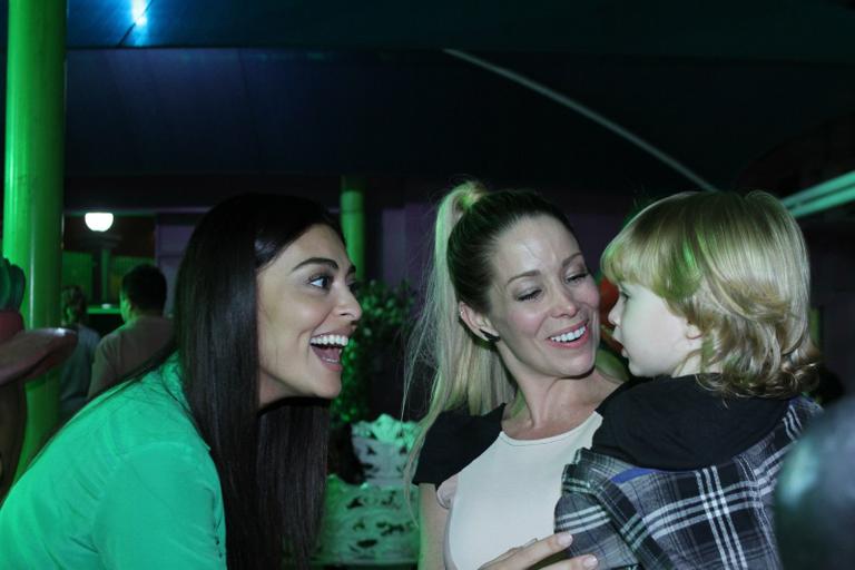 Juliana Paes e Danielle Winits com Guy, seu filho com Jonatas Faro