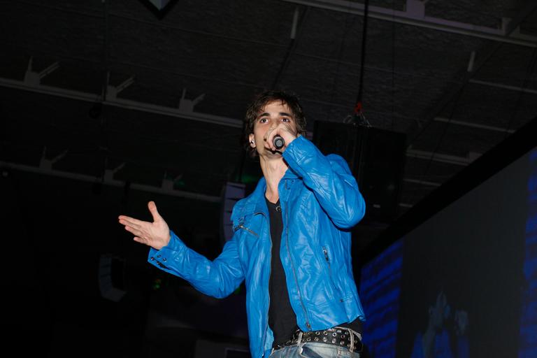 Fiuk canta em show de Fábio Jr.