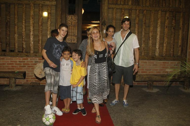 Adriana Esteves e Vladmir Brichta comemoram aniversário do filho, Vicente