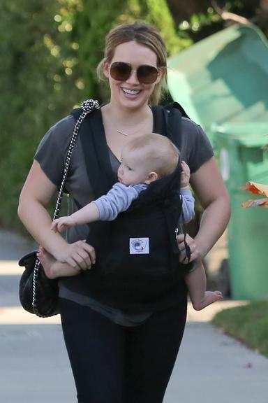Hilary Duff e seu pequeno Luca Cruz em passeio por Los Angeles