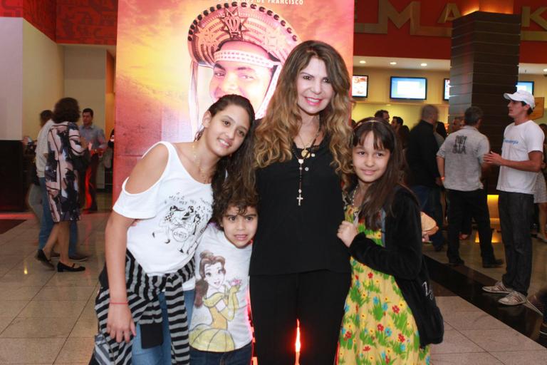 Elba Ramalho e as filhas