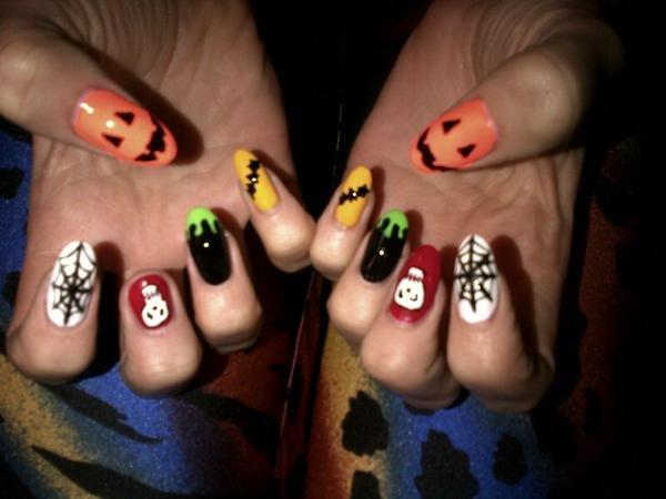Que tal as unhas de Jessie J para o Halloween?