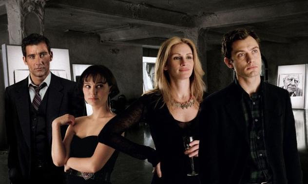 Julia Roberts em 'Closer - perto demais' com  Jude Law, Natalie Portman e Clive Owen (2004)