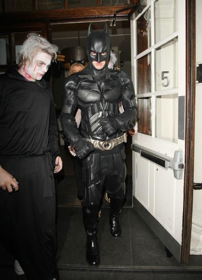 Liam Payne, do One Direction, vestido de Batman