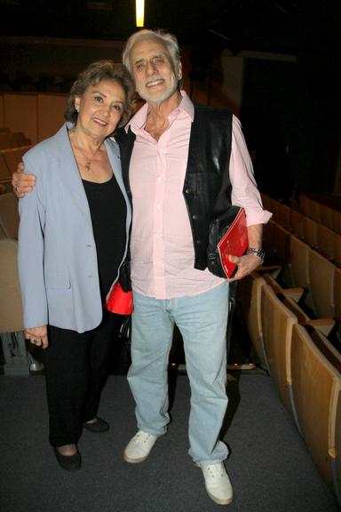 Eva Wilma e Francisco Cuoco prestigiam o espetáculo 'Querida Mamãe'