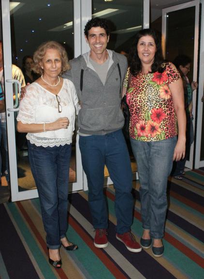 Reynaldo Gianecchini com a mãe, Heloísa Helena, e uma amiga
