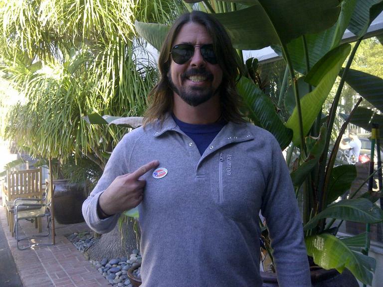 Dave Grohl, vocalista do Foo Fighters, também votou