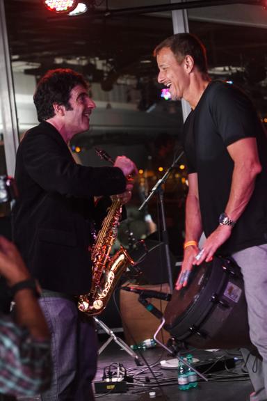Marcello Novaes divide o palco com George Israel em show no Rio