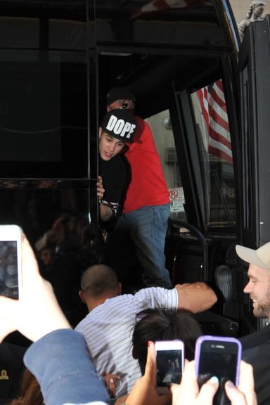 Justin Bieber aparece com bichinho peludo, em Nova York, Estados Unidos
