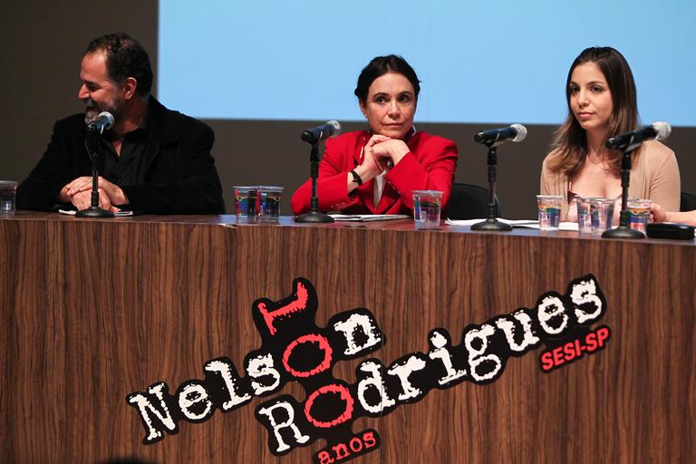 Regina Duarte participa de leitura de texto de Nelson Rodrigues