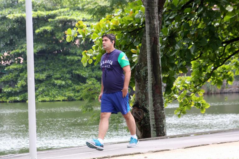 Zeca Camargo se exercita ao redor da Lagoa Rodrigo de Freitas, no Rio de Janeiro
