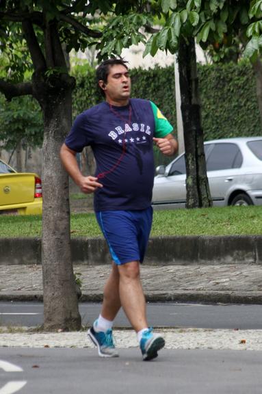 Zeca Camargo se exercita ao redor da Lagoa Rodrigo de Freitas, no Rio de Janeiro