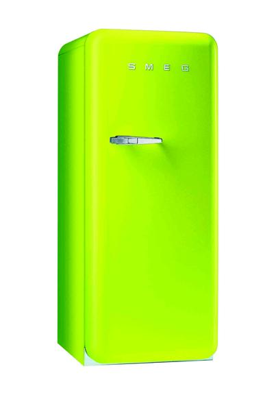 Refrigerador com puxador cromado e prateleiras de vidro SMEG 11 3083-7055 [smeg.com.br]
