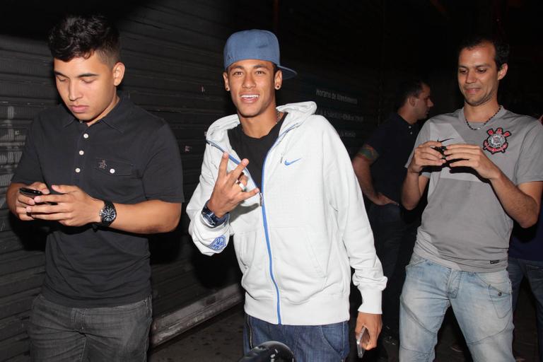 Neymar curte balada em São Paulo
