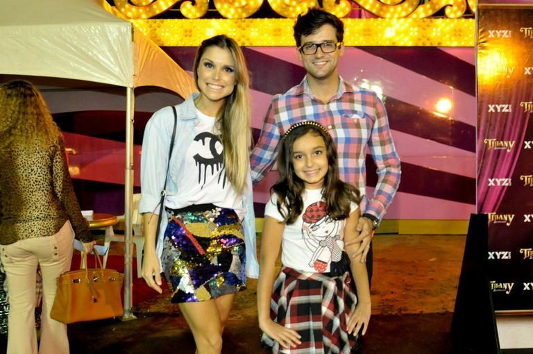 Flavia Viana e Fernando Justin com a pequena Sabrina