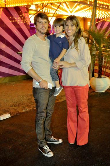 Dani Freitas e Pedro Queirolo com o filho Pedro