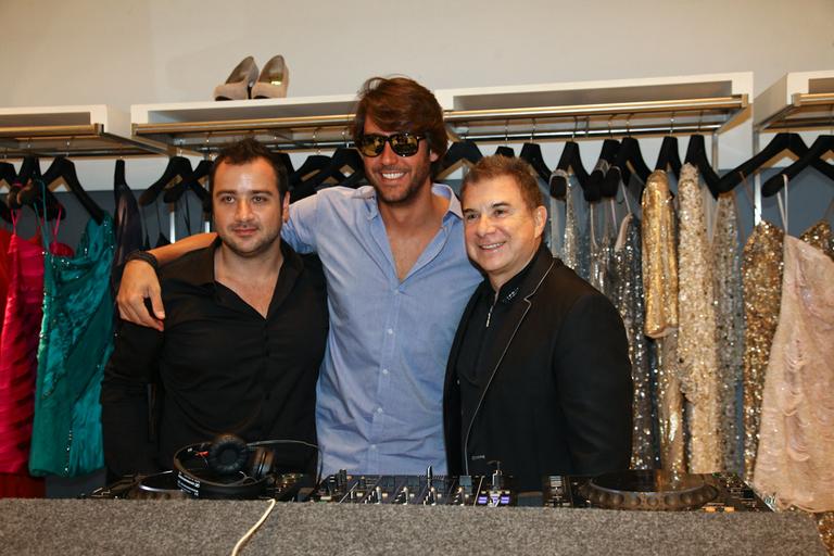 Adriano e Valdemar Iódice com o DJ Paulo Velloso