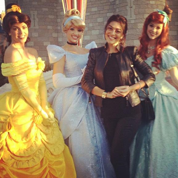 Juliana Paes e as Princesas da Disney