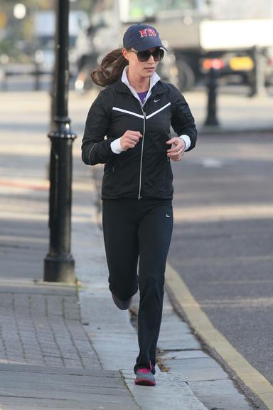 Pippa Middleton corre pelas ruas de Londres, Inglaterra