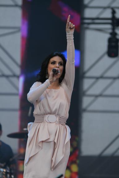 Aline Barros canta no Festival Promessas
