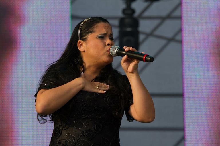 Cassiane canta no Festival Promessas