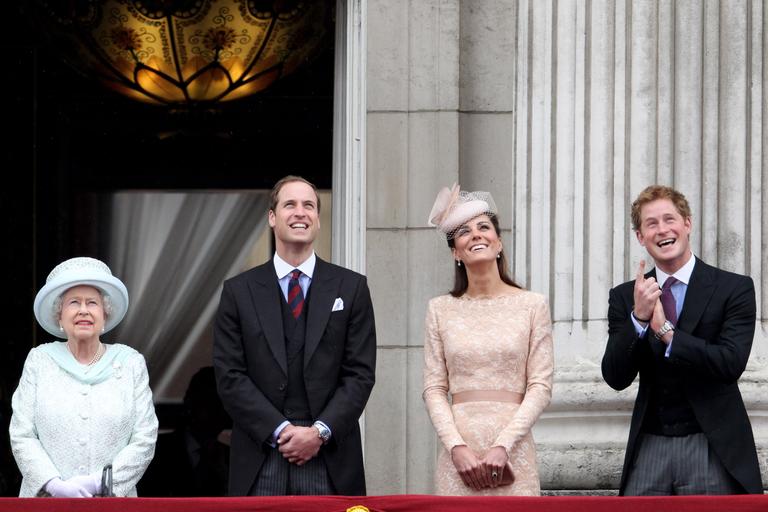 Rainha Elizabeth II, Príncipe William, Príncipe Harry e Kate Middleton celebram o Jubileu de Diamantes 